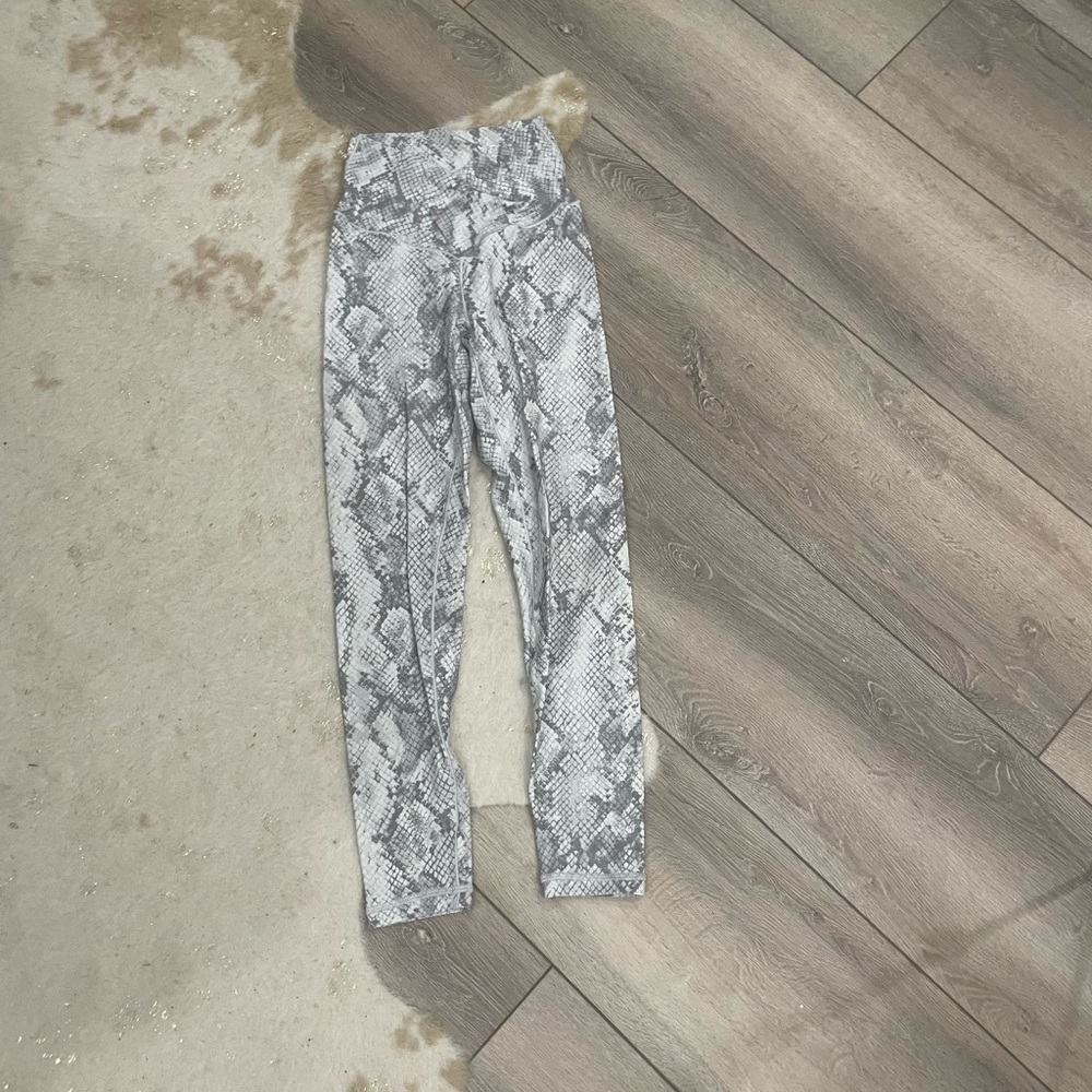 Aerie offline real me 7/8 crossover snakeprint leggings